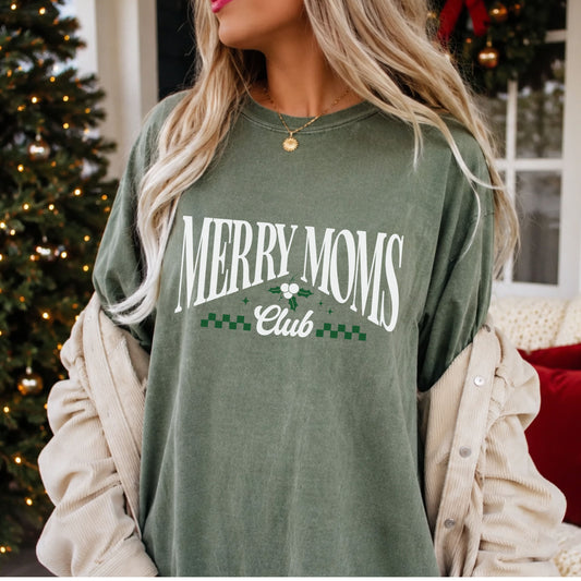 “Merry Moms” in arched white serif letters above “Club” in white script, accented with green holly, white berries, green sparkles and green checkered trim.